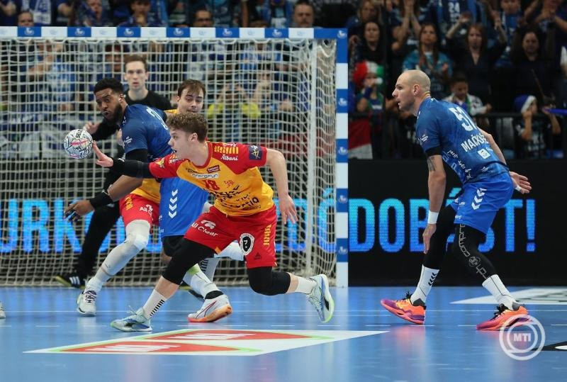 Borut Mackovsek, a Szeged (j) és Óli Mittún, a dán GOG játékosa a férfi kézilabda Bajnokok Ligája első csoportkörének 5. fordulójában játszott OTP Bank-Pick Szeged - GOG mérkőzésen a szegedi Pick Arénában 2026. október 22-én. MTI/Lehoczky Péter