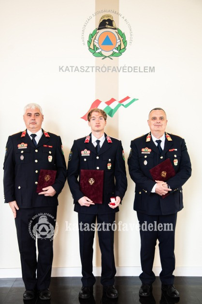 Sasvári Dávid tűzoltó őrmester mellett másokat is díjaztak